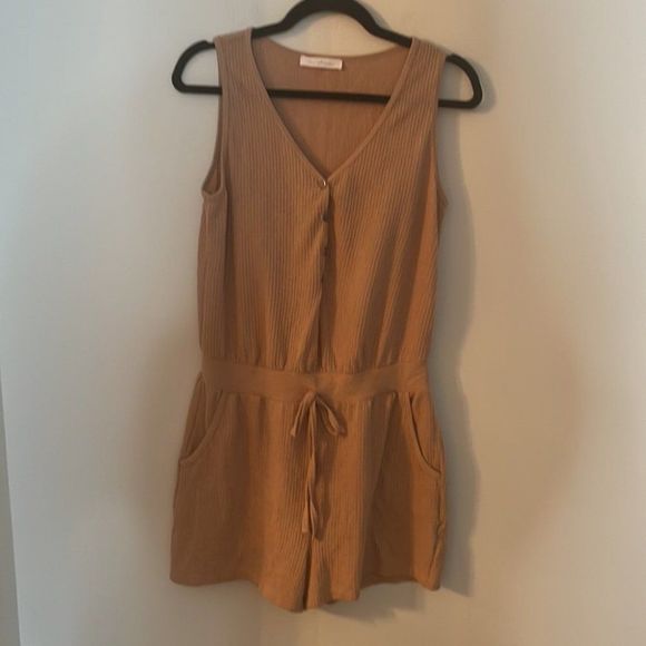 Sand Dunes Romper. NWOT - Picture 3 of 6